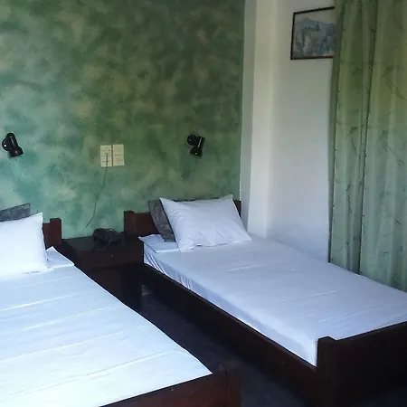 Elvira Hotel
